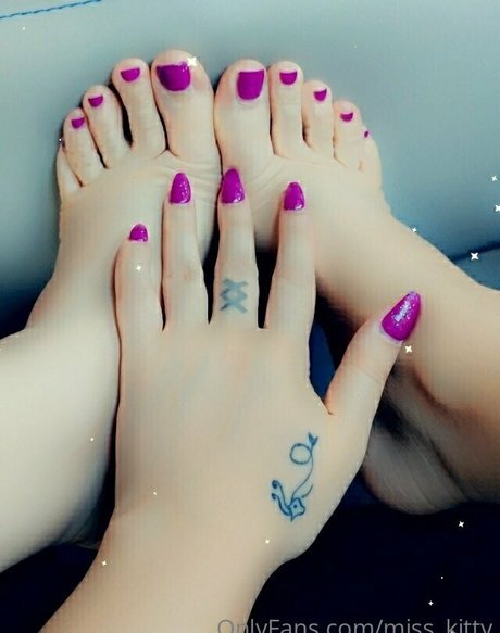 ゲイの小人オンリーファンズ セクシー裸 ギャラリー