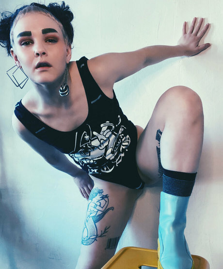 eeemmmthegoddess 裸モデル ギャラリー