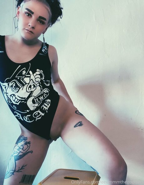 eeemmmthegoddess ポルノモデル 写真