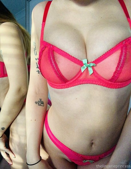 シャワー3P オンリーファンズ 無料ヌード 写真