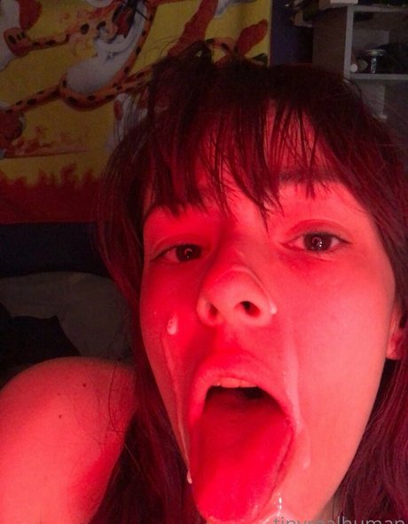 tinyrealmoth ポルノ女優 写真