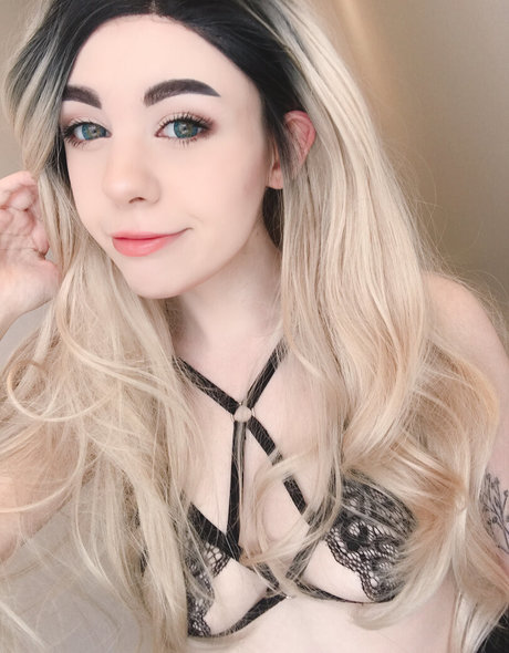 アナルオーガズム オンリーファンズ 無料ヌード 写真