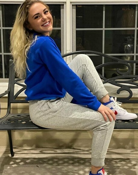 caitlynbabyxx 可愛いモデル 写真