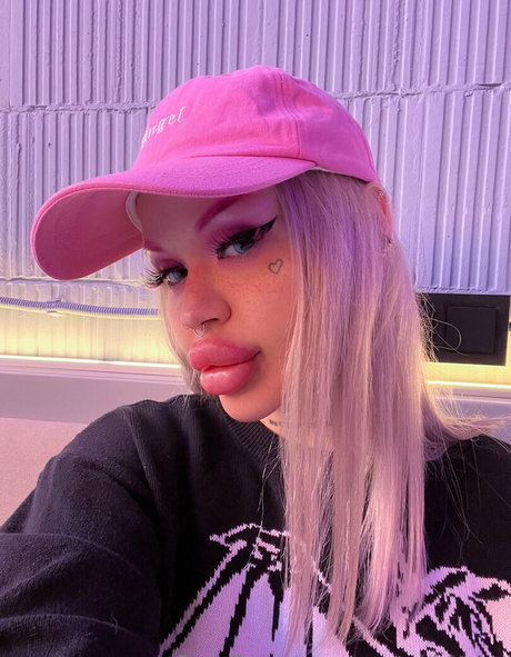 Nasty bimbo ホットモデル 写真