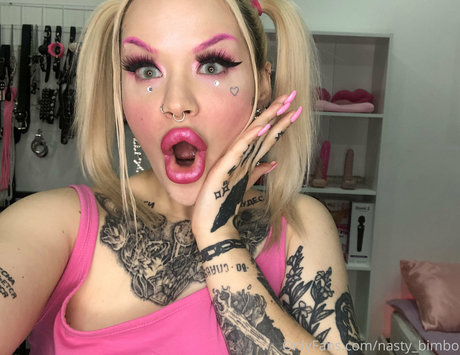 Nasty bimbo ポルノスター アーカイブ