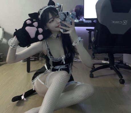 巨乳オナニーオンリーファンズ 美しいヌード 画像