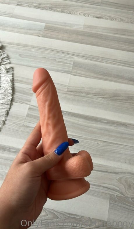 かわいいブロンドのオンリーファンズ トップ 写真