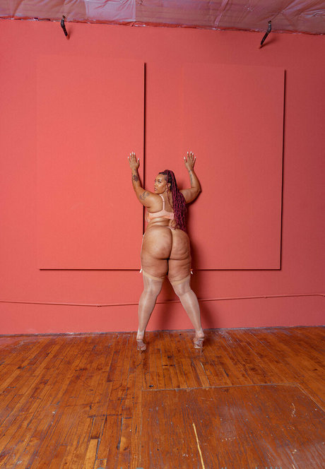 乳首 オンリーファンズ ヌード ギャラリー