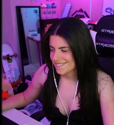 赤毛の痩せたオンリーファンズ ホットヌード 画像