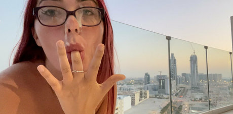 ダウンオンリーファン ポルノグラフィック 画像