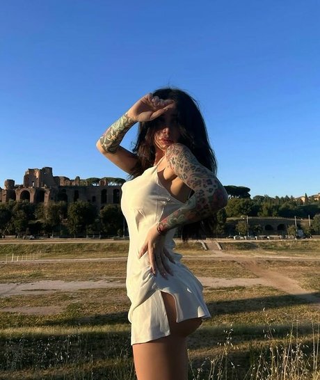 レズビアン誘惑オンリーファンズ 無料セクシー 画像