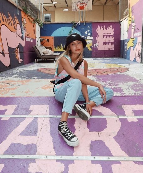 オイルを塗った巨乳オンリーファンズ 無料裸 写真