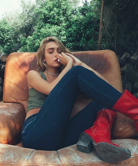 イギリスのおばあちゃんオンリーファンズ 美しいxxx 写真