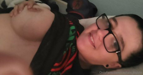 Captain TigBits 最高のモデル 写真