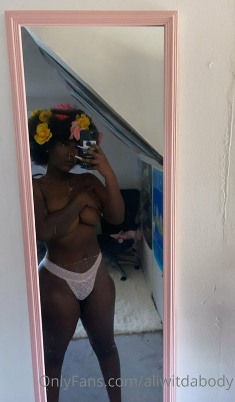 aliwitdabody ポルノ女優 写真