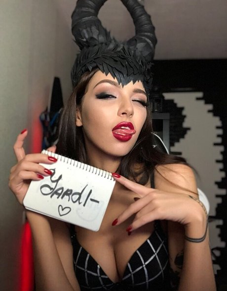 アジア系熟女オンリーファンズ ヌード 写真