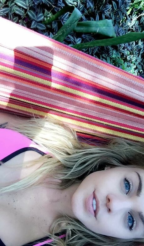 LilHerbLover 無料女優 写真