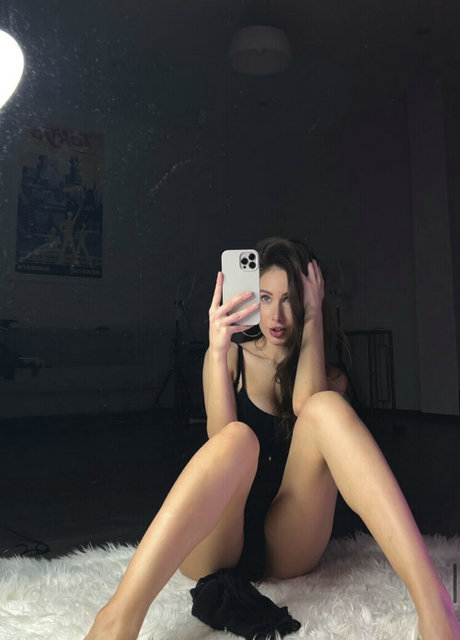 anna sabotage ポルノスター ヌード 写真