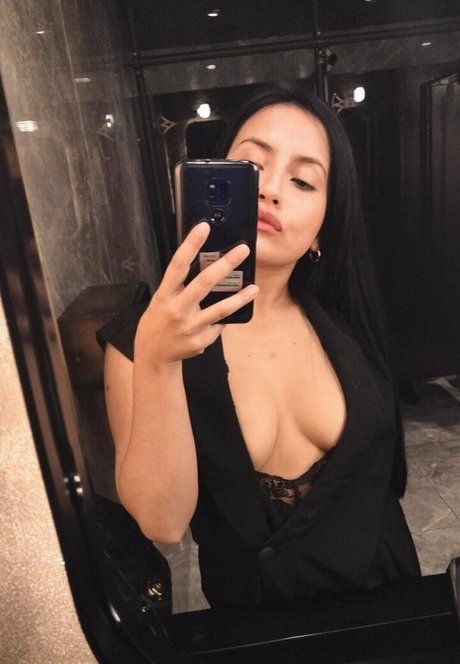 日本の熟女オンリーファンズ ポルノ 画像