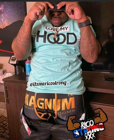 itzmericostrong 裸のポルノスター 写真