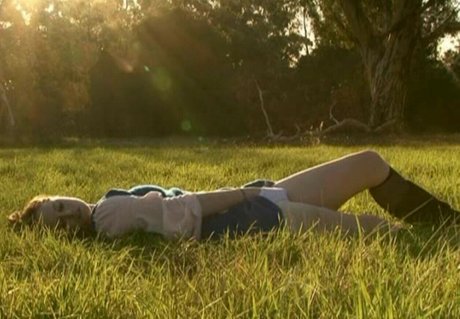 ベビーシッターオンリーファンズ アート裸 写真