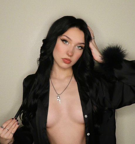 addyyraee アートモデル 画像