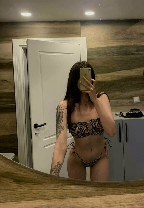 お尻を広げるオンリーファンズ ホットセックス 写真