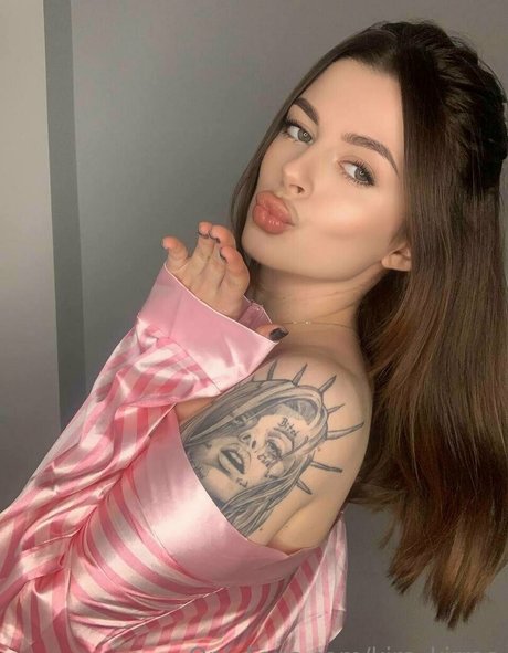 kira kirraa 素敵なポルノスター 写真