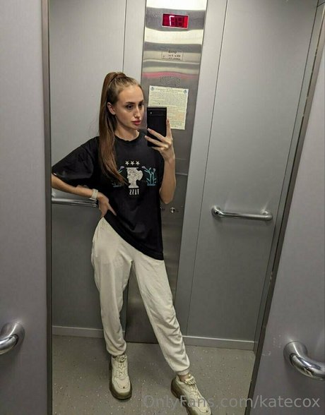 金髪のホットな妻オンリーファンズ えろた 写真