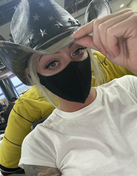 お尻を広げるオンリーファンズ 無料 画像