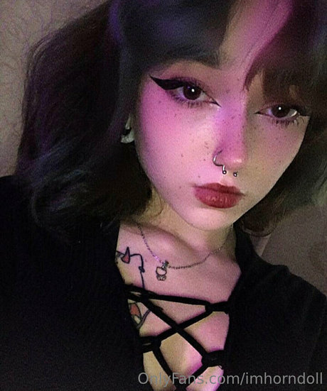 タトゥーオンリーファン ホットセックス 画像