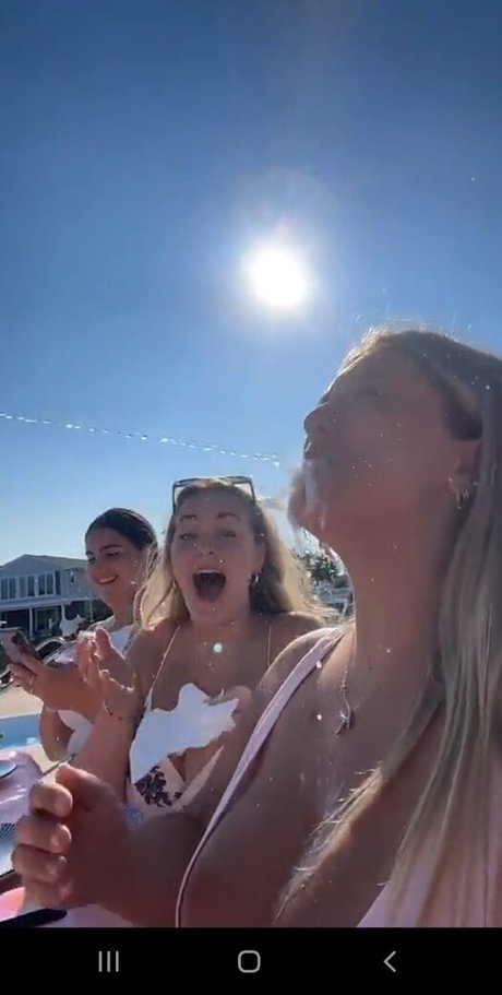 Katelyn Scannell 素敵なスター 画像