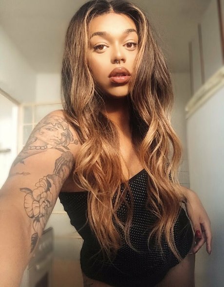 transsohot 美しいモデル 写真