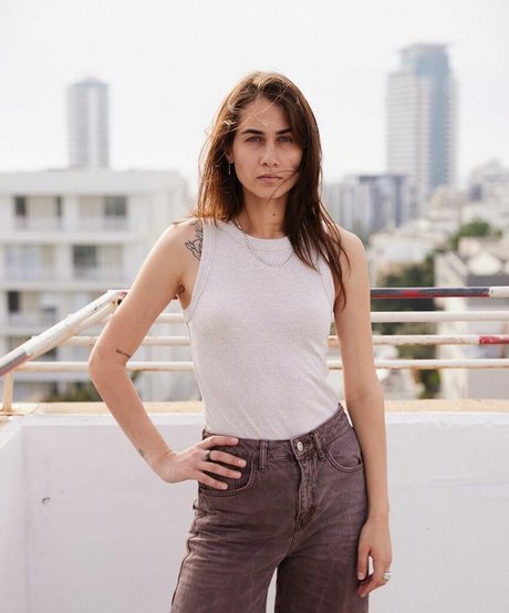 Emma Goldberg XXXモデル 写真