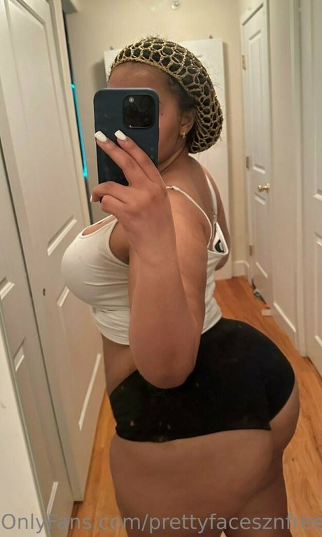 巨乳カップルオンリーファンズ ポルノ 画像