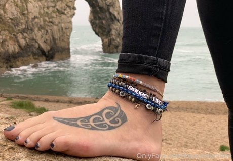 ヌード熟女オンリーファンズ アート裸 画像