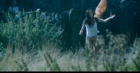 Emma Corrin ポルノスター 美しい 画像