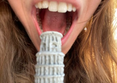 曲線美のランジェリーオンリーファンズ xxx 画像