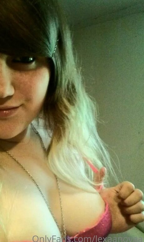 ランジェリーヌードオンリーファンズ ホットセクシー 写真