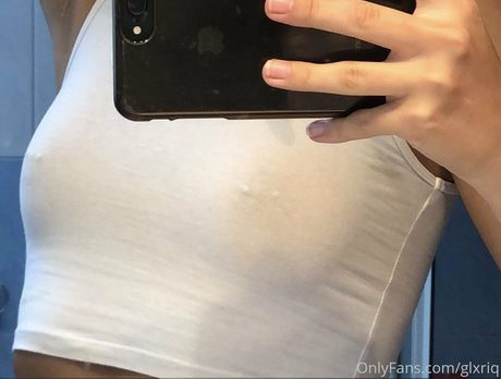 glxriq ポルノスター ヌード 画像