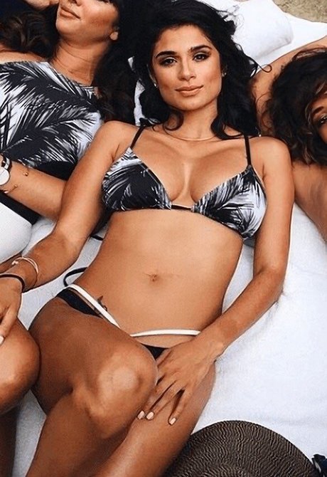 Diane Guerrero HD女優 写真