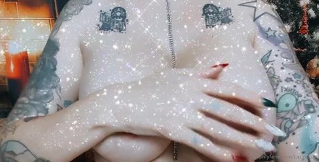 LauraLux ポルノスター 裸 画像