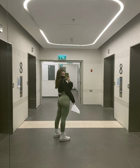 曲線美のランジェリーオンリーファンズ ホットxxx 写真