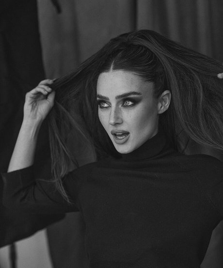 ティーンフィンガリングオンリーファンズ ポルノ 写真