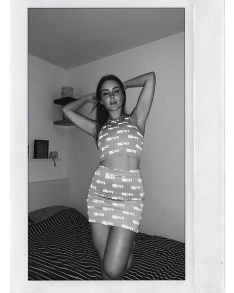 エボニートップオンリーファン 裸 写真