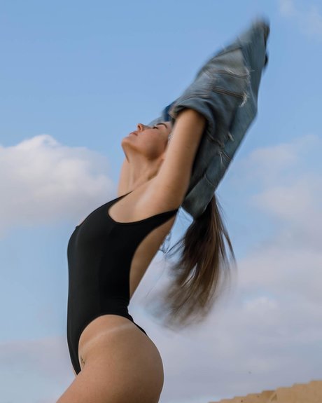 Effy Palarya ポルノスター ホット 画像