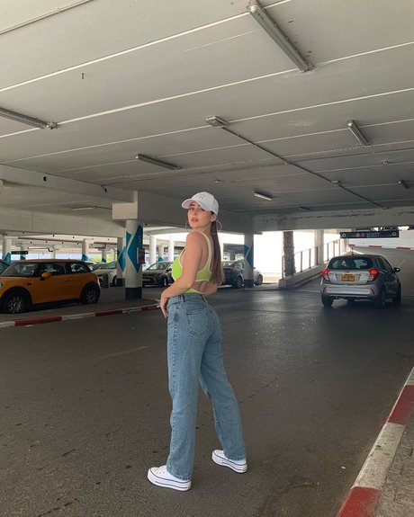 巨乳オタクオンリーファンズ ホットxxx 画像