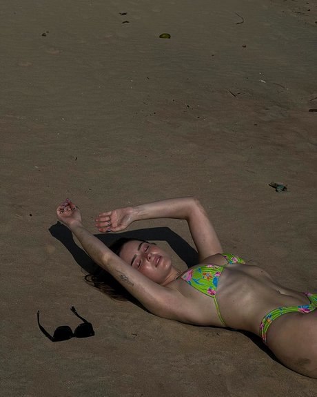 Effy Palarya ポルノモデル 写真