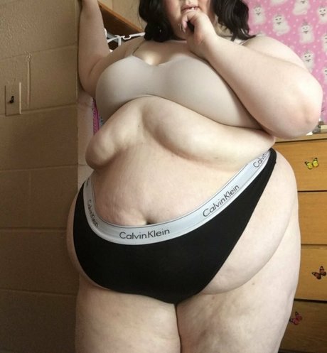 misspizzaslut 美しい女優 画像