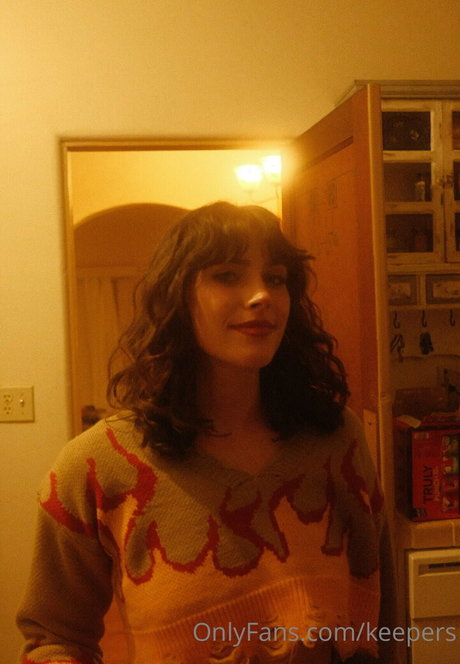 ぽっちゃり熟女オンリーファンズ ポルノ 画像